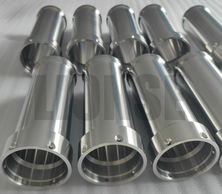 Zakaj je titan idealen material za ladijski inženiring?