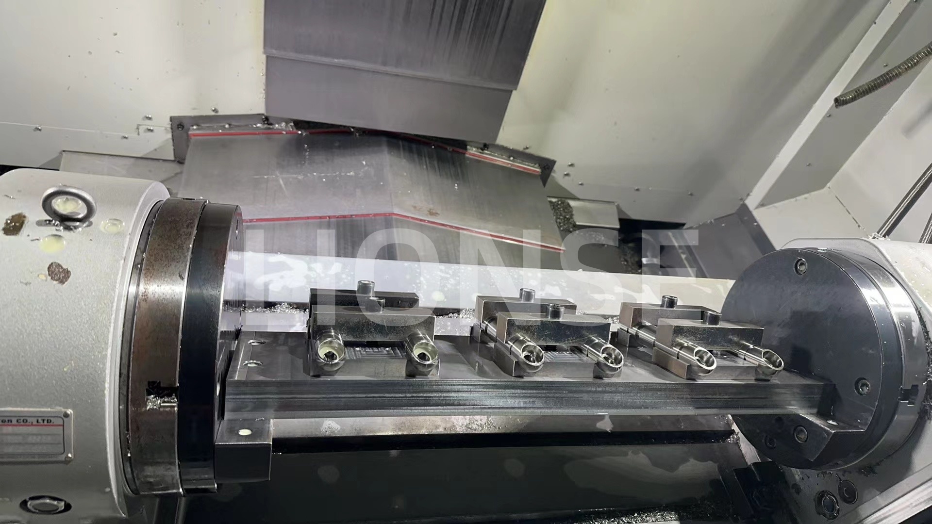 Za katero specifično pomorsko opremo se lahko uporablja titanova zlitina GR5?