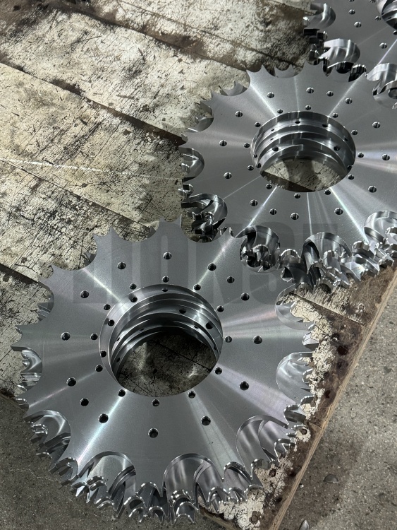 Kakšna je glavna funkcija zobnika v mehanski opremi?