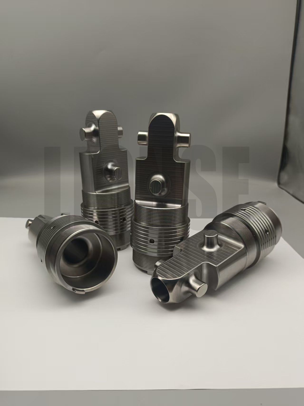 Mehanski deli iz titana za Abyssal